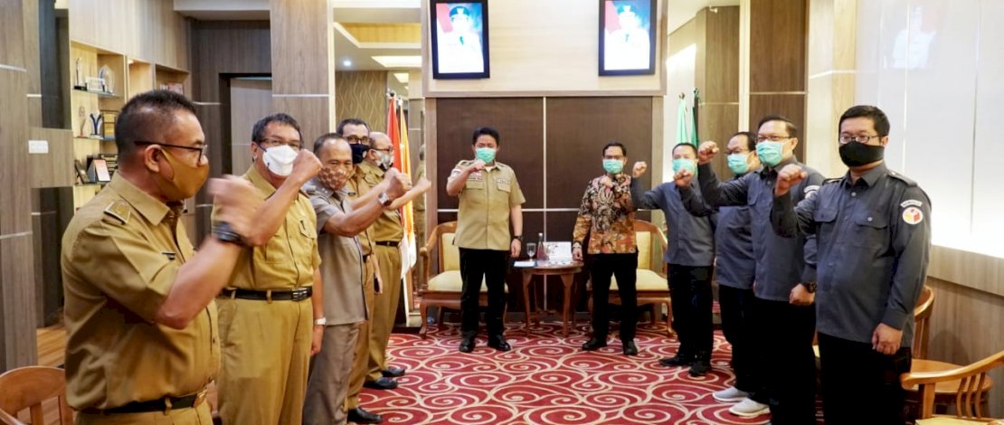 Gubernur Sumsel, H Herman Deru saat menerima audiensi Bawaslu.