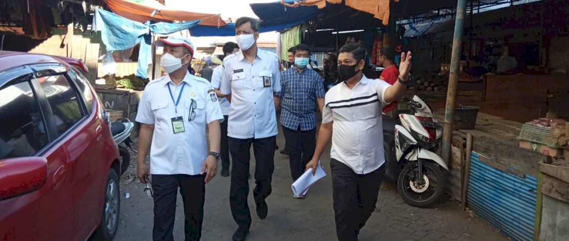 Pj Wali Kota Makassar saat meninjau Pasar Terong.