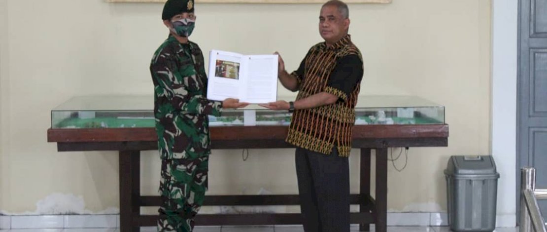 Universitas Musamus Terima Buku Kayra Panglima Kostrad