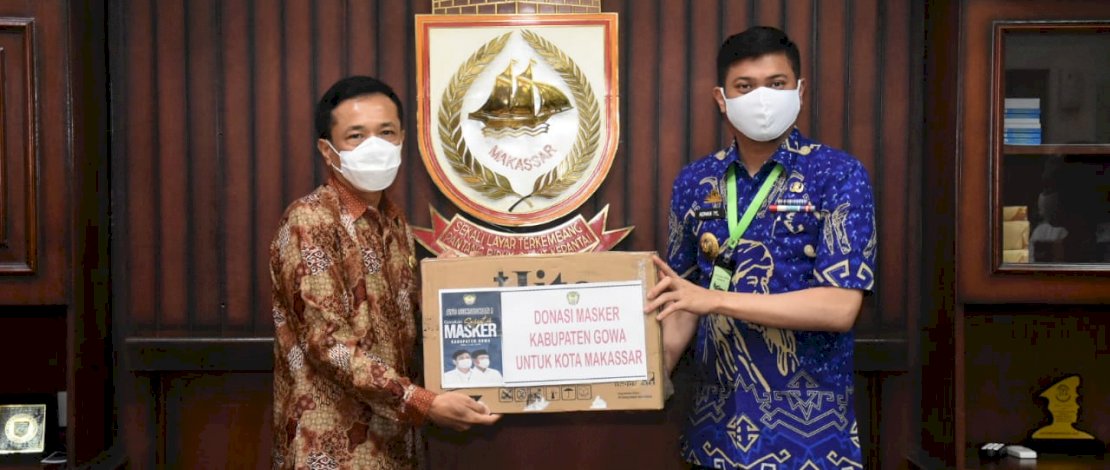 Bupati Gowa Serahkan 150 Ribu Masker kepada Pj Wali Kota Makassar