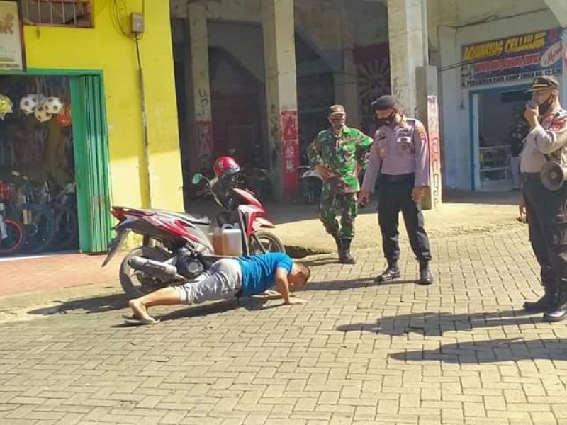 Peraturan Wajib Pake Masker Belum Terbit, Warga Sinjai Sudah Disanksi Push Up
