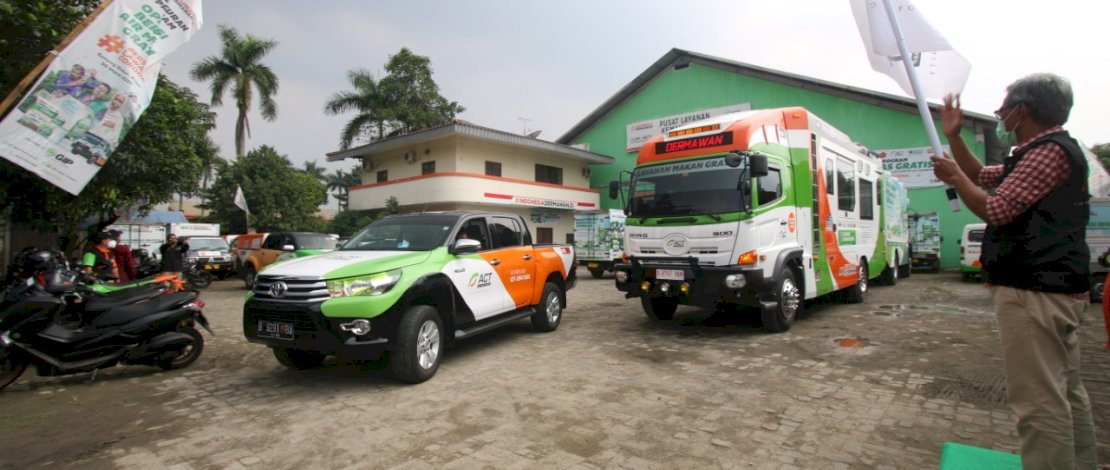 Humanity Food Truck dilepas ke Masamba, Lutra, untuk membantu memenuhi pangan pengungsi.