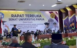 Dua Guru Besar Dikukuhkan pada Rapat Senat Terbuka Unipa