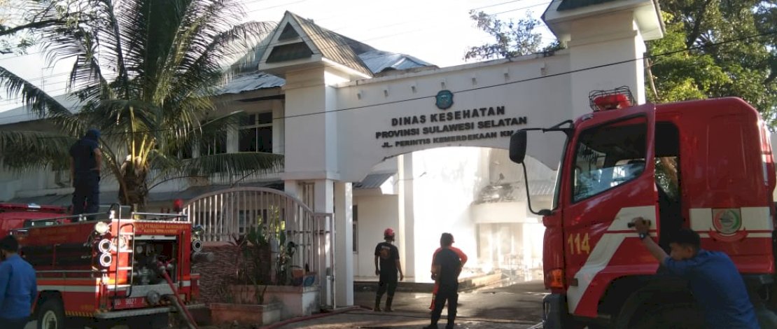 Kebakaran di Dinas Kesehatan Provinsi Sulsel, subuh tadi.