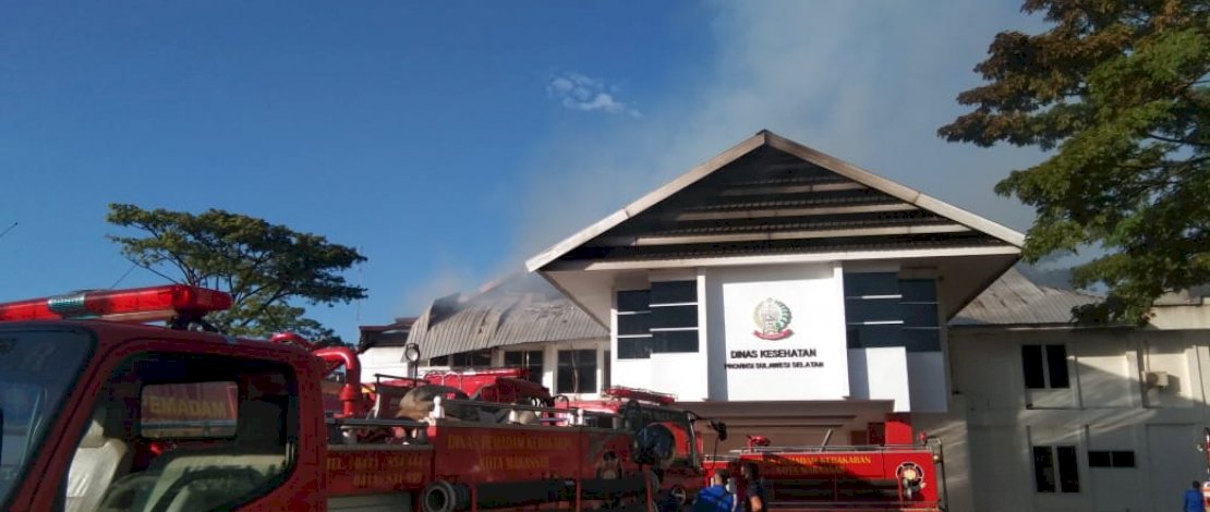 Kebakaran di Dinas Kesehatan Provinsi Sulsel, subuh tadi.