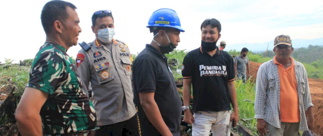 Apotek Lapangan yang dibangun di lokasi pengungsian Desa Meli oleh Blue Helmet, IATEL Unhas, Brimob dan PP Lutra.
