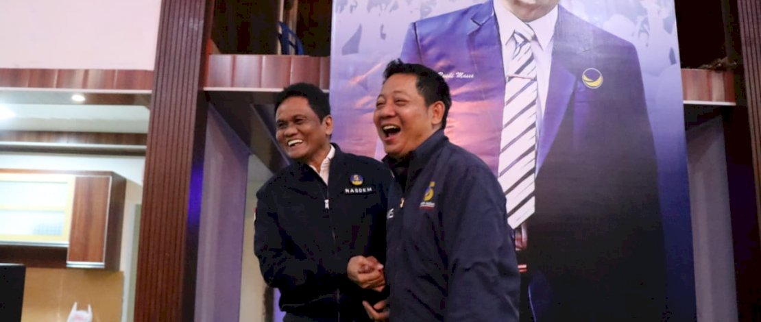 Suardi Saleh saat menerima rekomendasi B1-KWK dari Partai Nasdem.