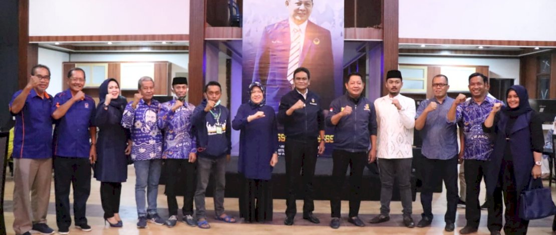 Suardi Saleh saat menerima rekomendasi B1-KWK dari Partai Nasdem.