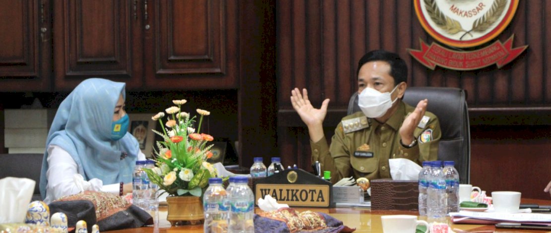 Pj Wali Kota Makassar Prof Rudy saat menerima PLN UIP Sulbagsel.