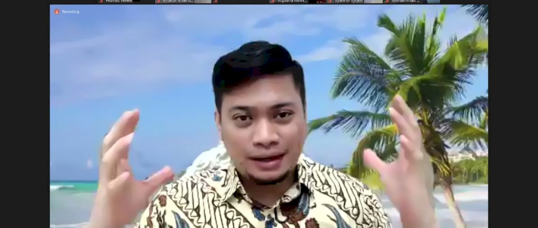 Prosesi pembukaan program pengembangan bahasa MAN IC  lewat aplikasi zoom.