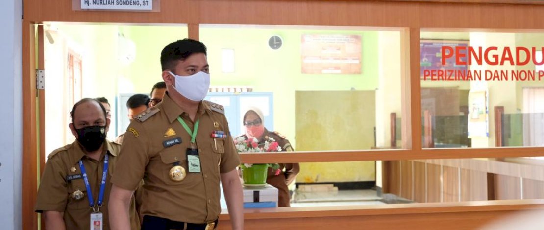 Bupati Gowa, Adnan Purichta Ichsan meninjau Mal Pelayanan Publik bersama Kajari Gowa dan Kapolres Gowa.