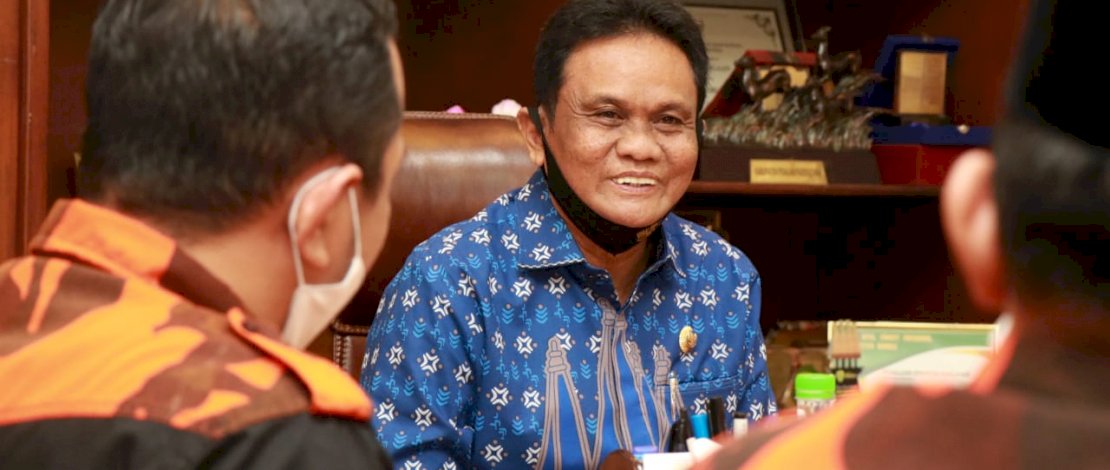 Bupati Barru, H Suardi Saleh bersama pengurus SAPMA PP Barru.