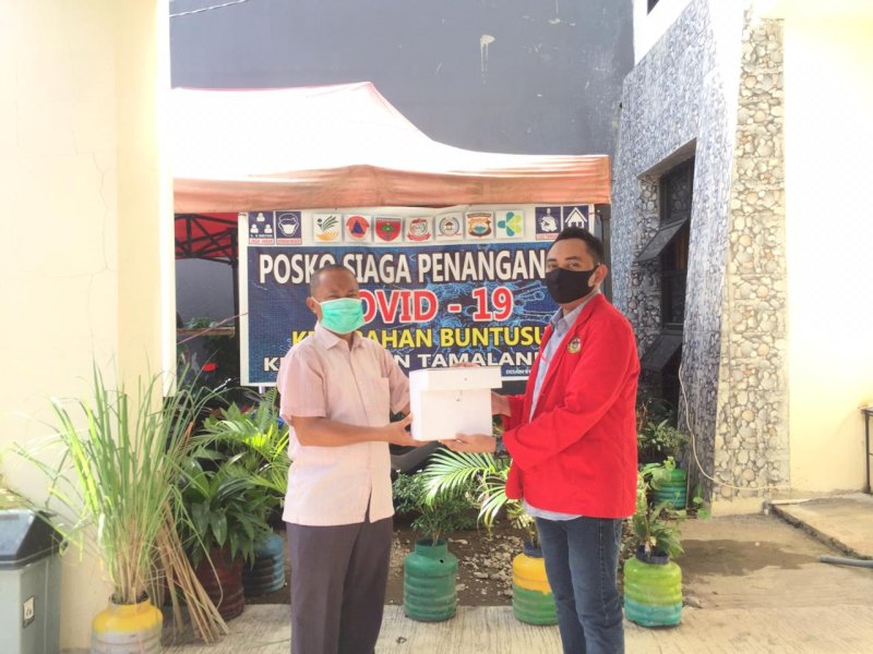 Kreatif! Tak Perlu Disentuh, KKN Unhas Posko Tamalanrea 4 Buat Wadah Hand Sanitizer Otomatis