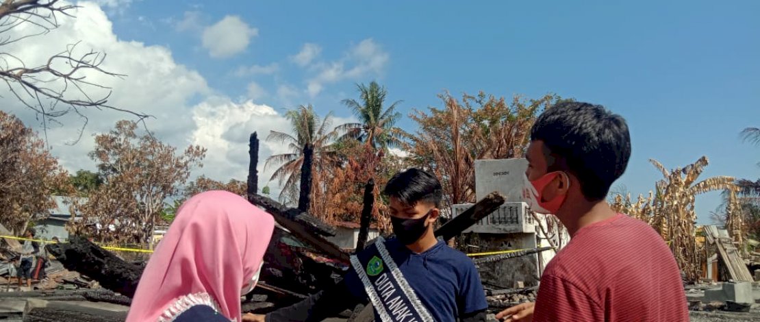 Forum Anak Barru kirim Duta Anak, Serahkan Donasi di Lokasi Kebakaran Palanro