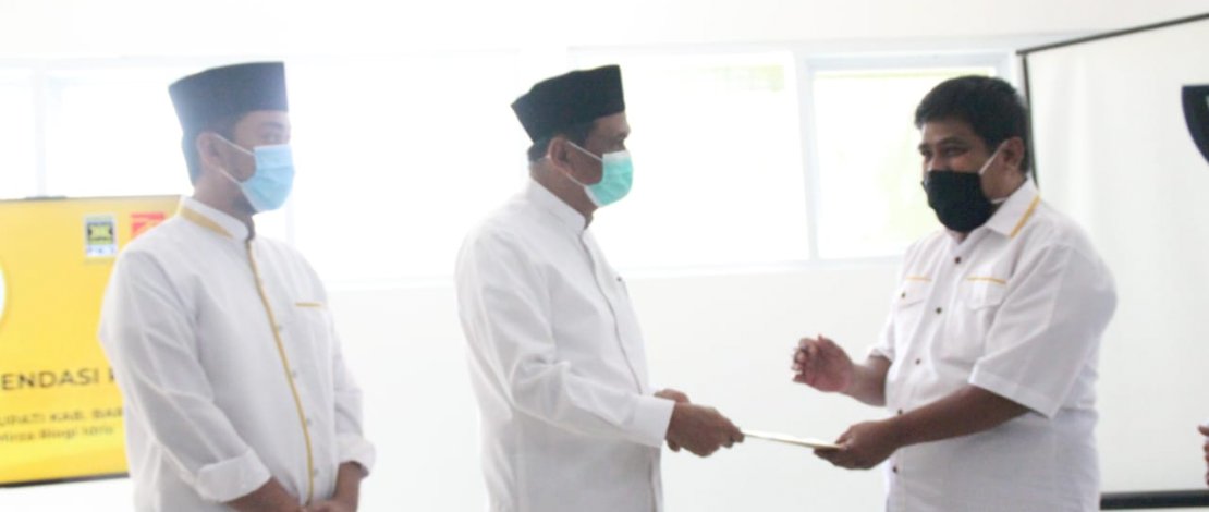 Proses penyerahan rekomendasi PKS ke Suardi Saleh.