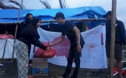 STIE Nobel Indonesia Salurkan Langsung Donasi Lutra ke Lokasi Bencana