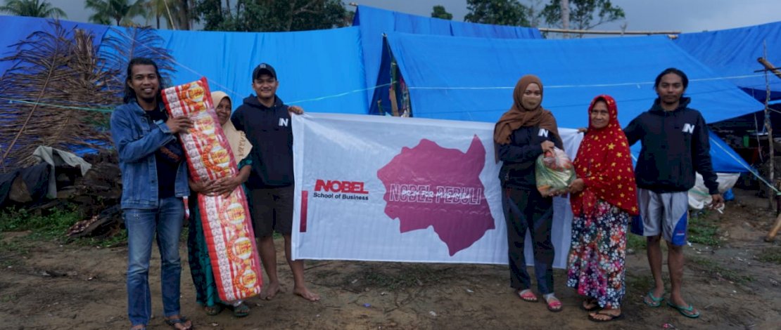 Bantuan STIE Nobel untuk pengungsi Lutra.