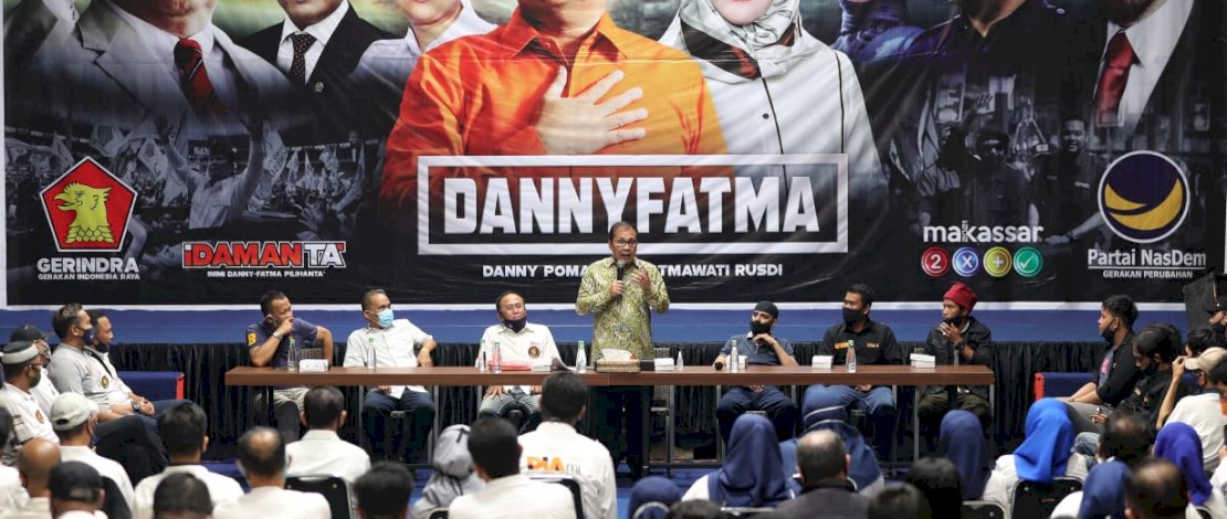 Danny Pomanto saat menerima beberapa komunitas.