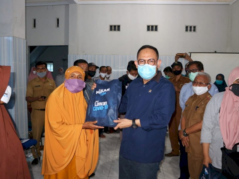 AAP Bagi 1.000 Paket Olahan Ikan untuk Masyarakat