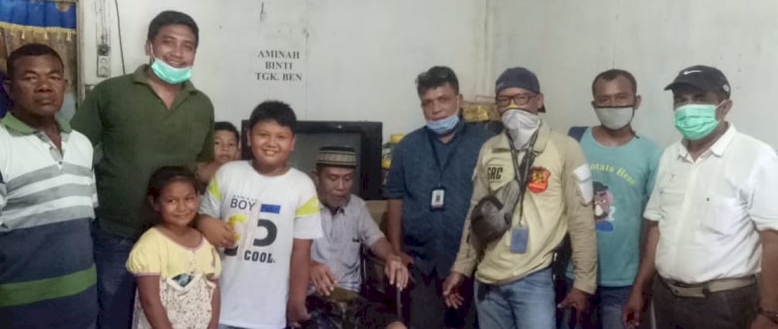 Kabaharkam Polri Kembalikan Senyum Pria Asal Aceh yang Kedua Kakinya di Amputasi