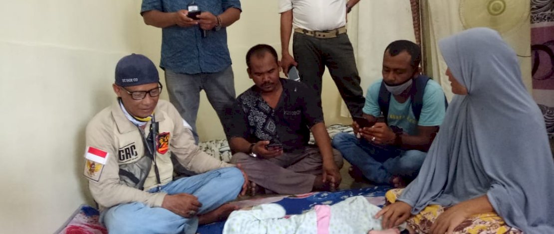 Kabaharkam Polri Kembalikan Senyum Pria Asal Aceh yang Kedua Kakinya di Amputasi