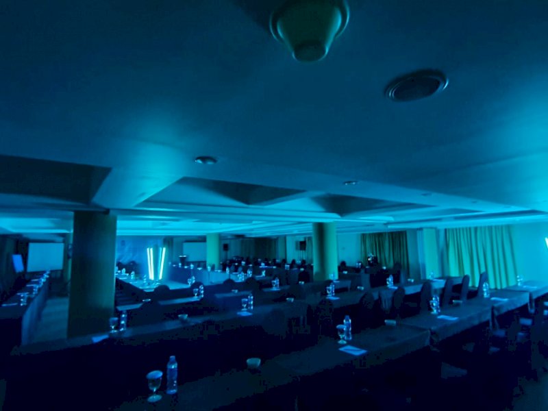Kamar dan Ruangan Pertemuan Hotel Aston Disterilisasi Pakai Ozon dan UVC