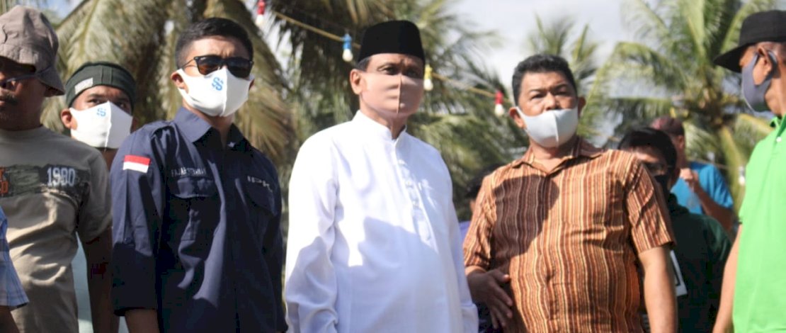 Bupati Barru Suardi Saleh saat mengunjungi Kampung Nipah dan membuka event lomba lepa-lepa.