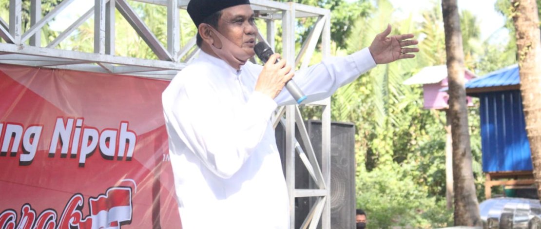 Bupati Barru Suardi Saleh saat mengunjungi Kampung Nipah dan membuka event lomba lepa-lepa.