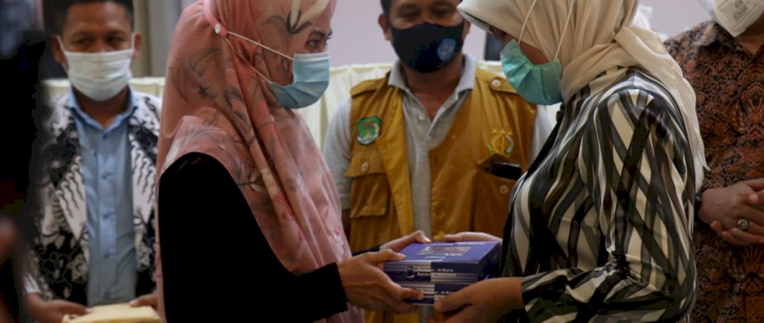 Ketua TP PKK Barru, drg Hj Hasnah Syam bertemu Bupati Lutra, Indah Putri Indriani.