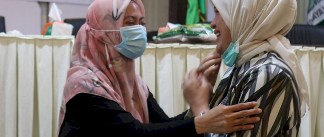 Ketua TP PKK Barru, drg Hj Hasnah Syam bertemu Bupati Lutra, Indah Putri Indriani.