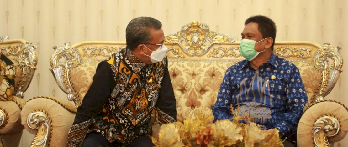 Bupati Barru Suardi Saleh, mendampingi Gubernur Sulsel Nurdin Abdullah.