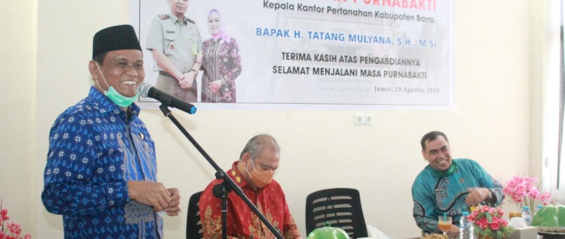 Suasana pelepasan Kepala BPN Barru, H Tatang Muliana yang memasuki purnabakti.
