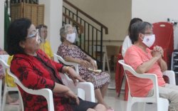 Ajak Memilih, Relawan Demokrasi KPU Makassar Sosialisasi Pilwali ke Panti Jompo