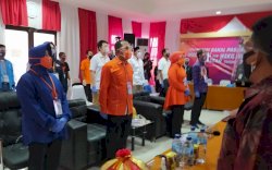 Truk Branding ADAMA Antar Danny-Fatma Daftar ke KPU Makassar