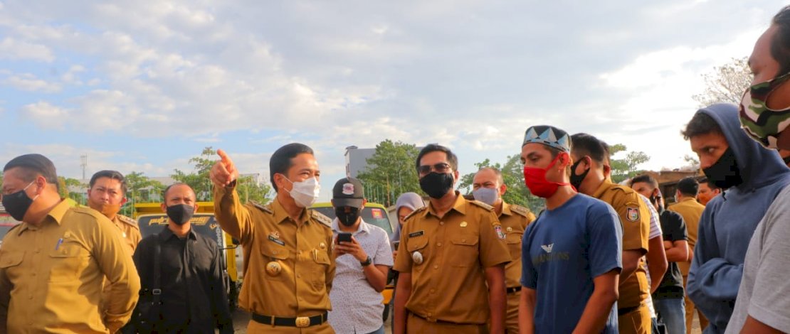 Lima truk sampah Compactor mulai dioperasikan Pemkot Makassar.