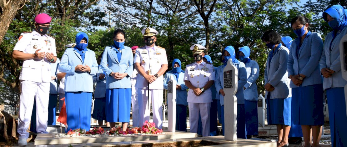 Ziarah rombongan yang digelar Lantamal VI di TMP Panaikang.