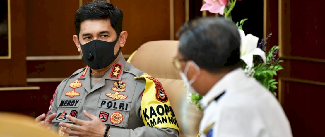 Kapolda Sulsel Irjen pol Merdisyam bersilaturahmi dengan Gubernur Sulsel Nurdin Abdullah.