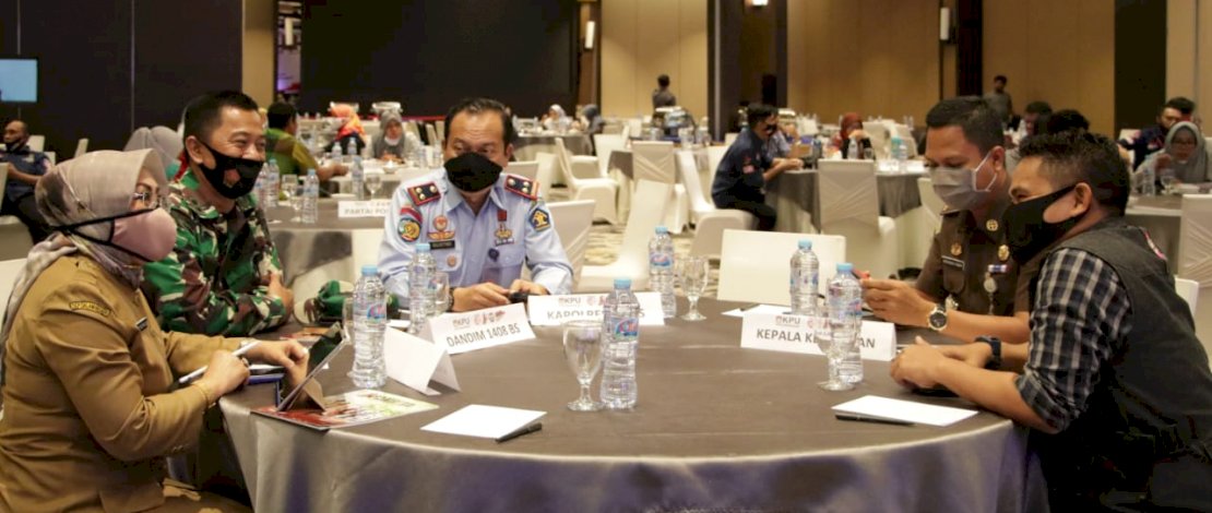 Suasana uji publik penyusunan DPS.