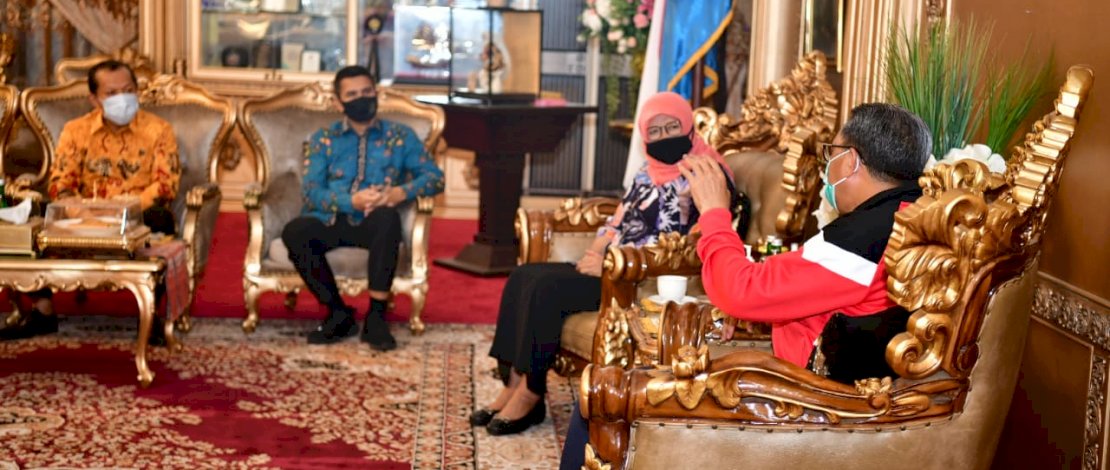 Gubernur Sulsel, Nurdin Abdullah saat menerima Kepala Badan Penelitian dan Pengembangan Hukum dan HAM Kemenkumham RI, Sri Puguh Budi Utami.