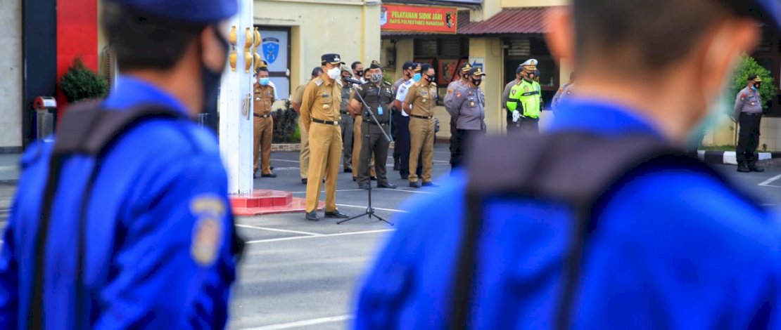 Apel pasukan dalam rangka operasi Yustisi di halaman Mapolrestabes Makassar.