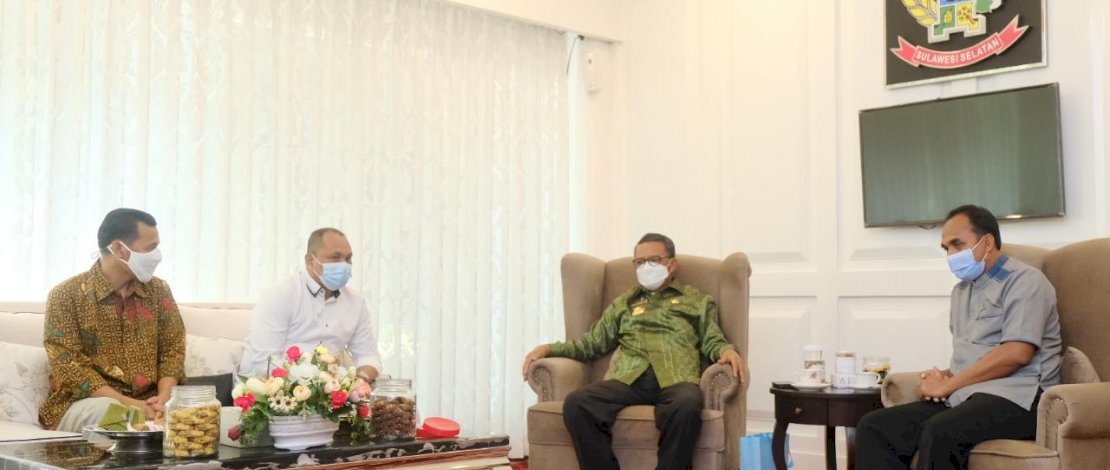Suasana pertemuan komisioner KPU Sulsel dengan Gubernur Sulsel.
