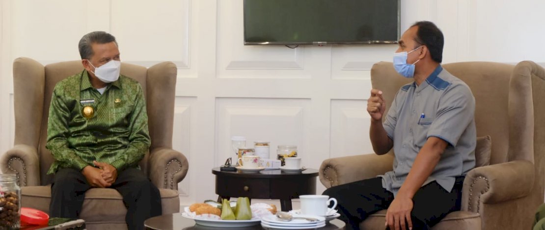 Suasana pertemuan komisioner KPU Sulsel dengan Gubernur Sulsel.