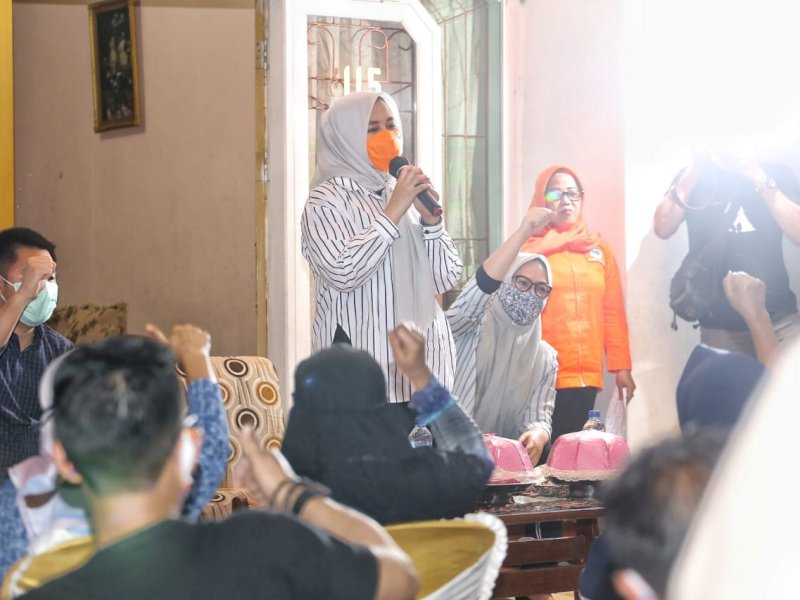 Giliran Emak-emak di Manuruki Doakan Danny-Fatma Menang