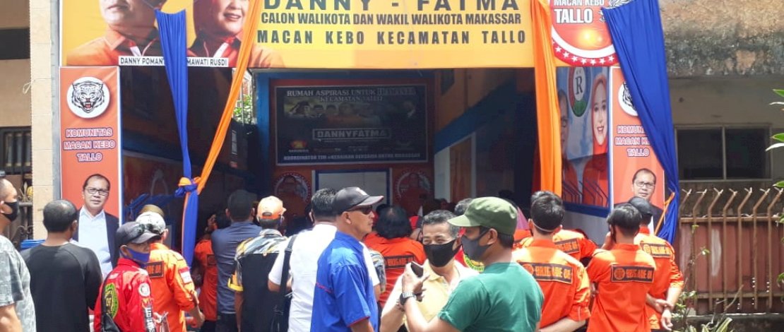Peresmian rumah pemenangan Danny-Fatma yang didirikan komunitas Macan Kebo Tallo.