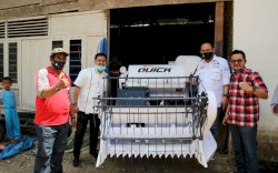 Berbagai Jenis Alsintan Disalurkan Legislator PKS di Kabupaten Bone