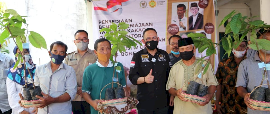 Anggota DPR Bangkitkan Semangat Kebangkitan Kakao Bone di Desa Ulo