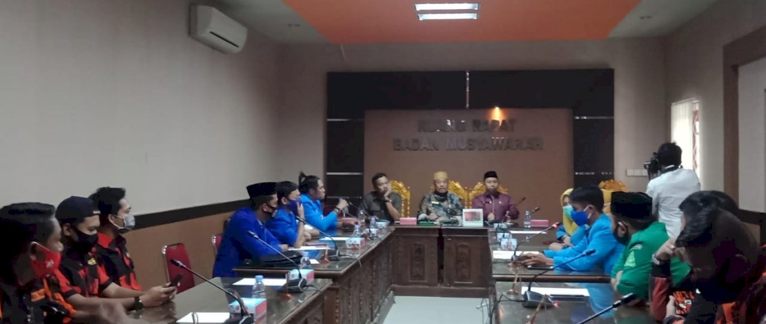 Nilai Kayak Anak-anak, Aktivis Takalar Tinggalkan Anggota DPRD di Ruang Bamus