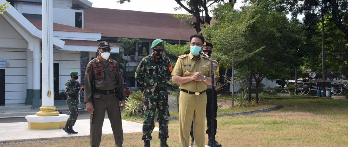 Pjs Bupati Gowa, Andi Aslam Patonangi saat memimpin apel yustisi.