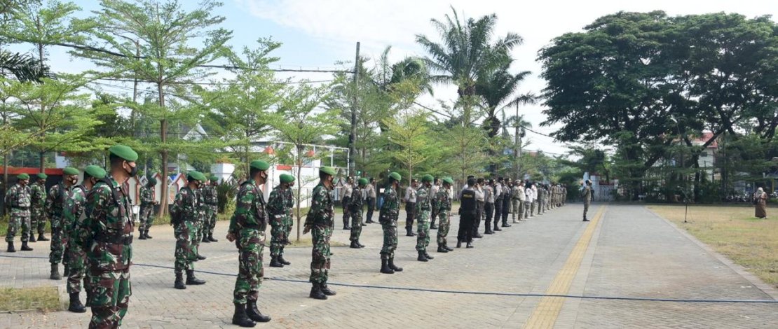 Pjs Bupati Gowa, Andi Aslam Patonangi saat memimpin apel yustisi.