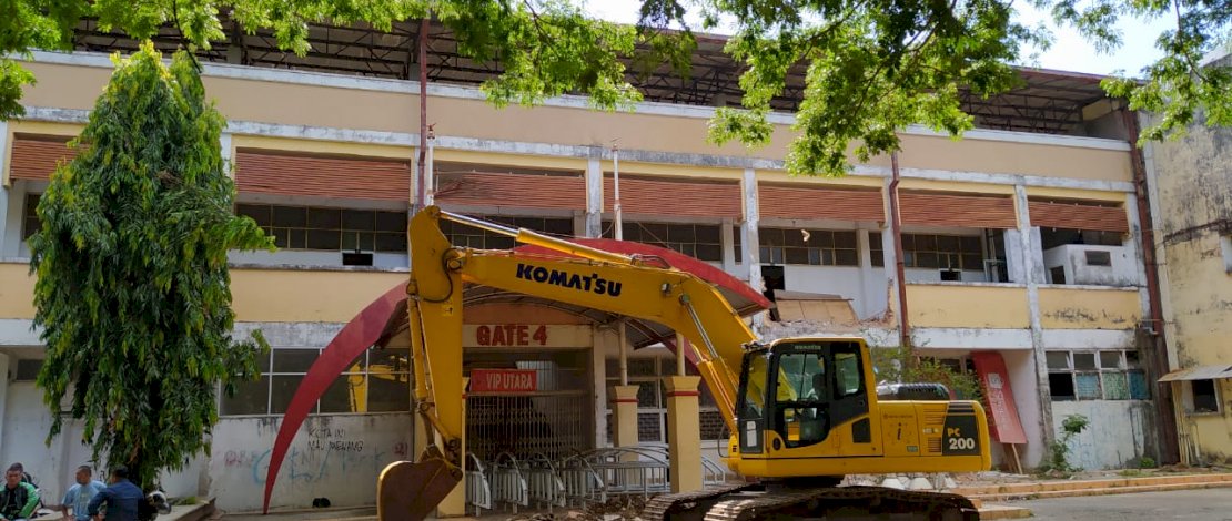 "Brakkk!!!" Pintu Utara Stadion Mattoanging Pun Roboh